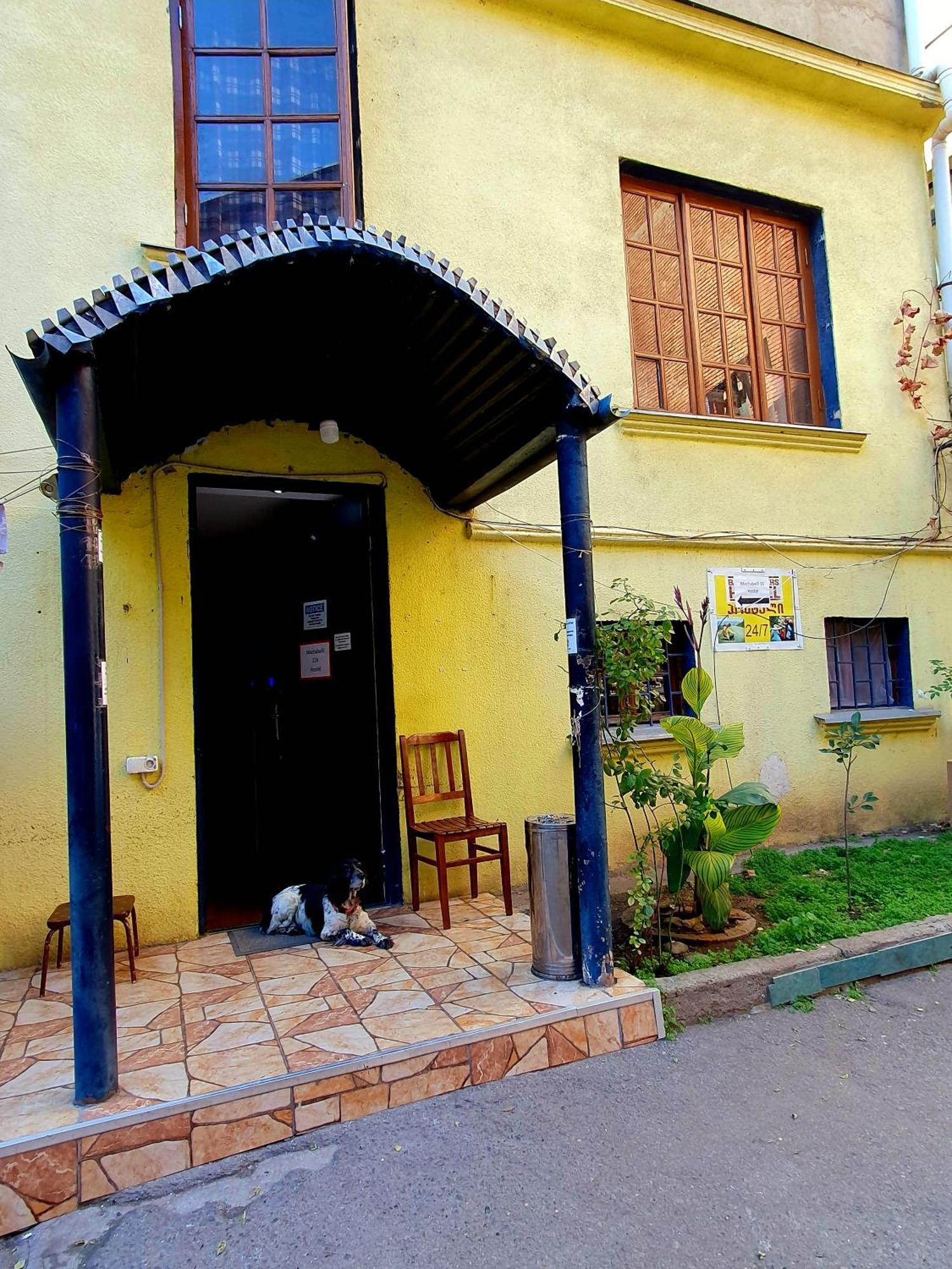 Machabelli 11A Hostel Tbilisi Buitenkant foto