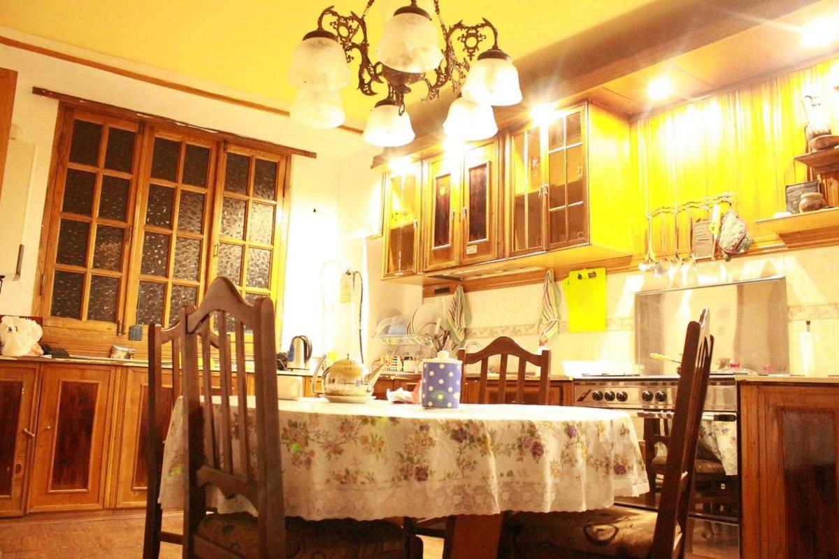 Machabelli 11A Hostel Tbilisi Buitenkant foto