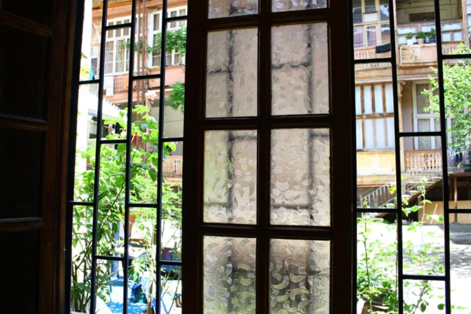 Machabelli 11A Hostel Tbilisi Buitenkant foto